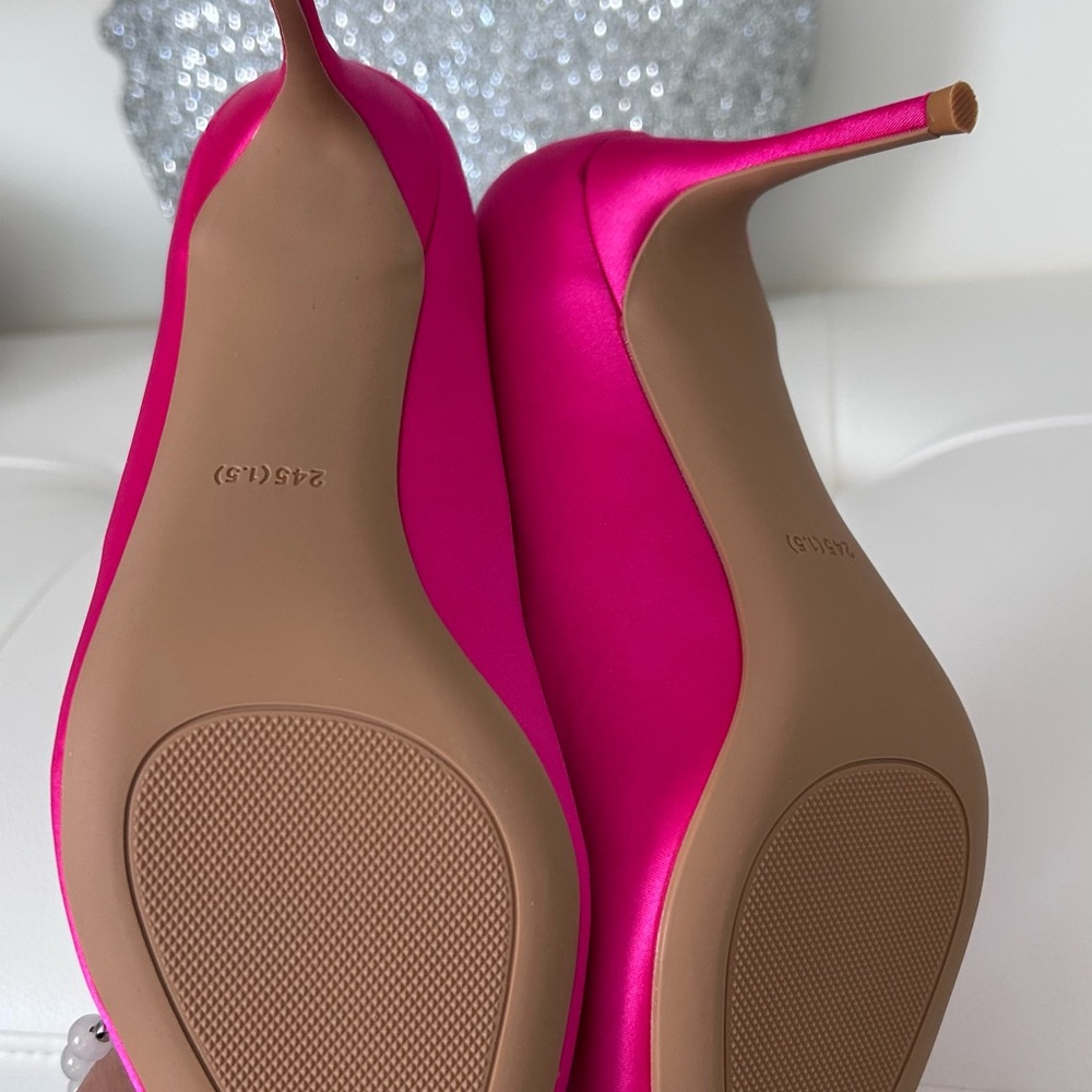 NWOT 💖 Pink Satin Heels with crystal - Picture 8 of 17